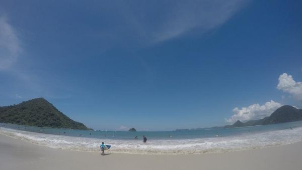 Yang Liburan ke Lombok, Mampir ke Pantai Mawun Yuk