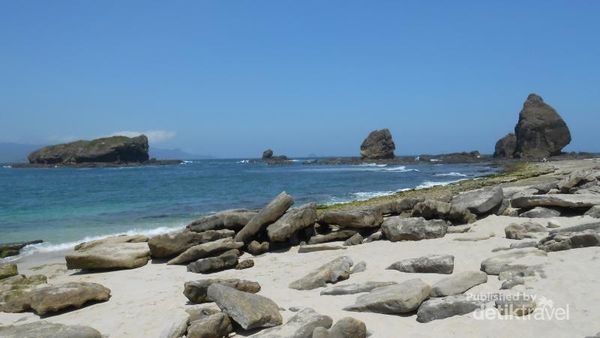 Yang Masih Perawan di Jember, Pantai Papuma