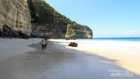 Yang Perawan di Bali, Pantai Suwehan