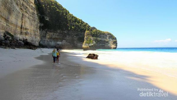 Yang Perawan di Bali, Pantai Suwehan