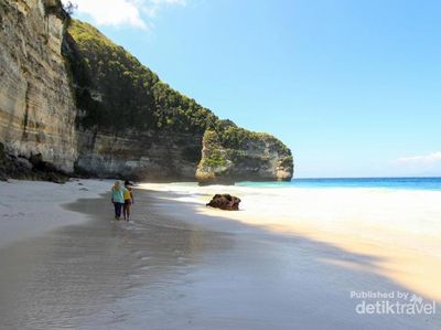 Yang Perawan di Bali, Pantai Suwehan