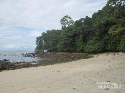 Yang Unik di Nusakambangan, Pantai Karang Bolong