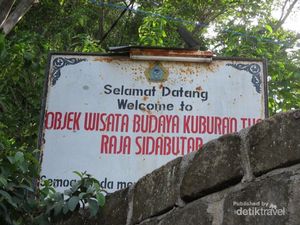 Ziarah ke Makam Raja-raja Samosir
