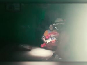 Video: Banjir Setinggi 1 Meter Rendam Kebon Pala Jaktim, 60 KK Terdampak Video: Banjir Setinggi 1 Meter Rendam Kebon Pala Jaktim, 60 KK Terdampak
