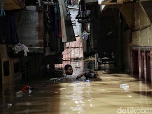 Cara Tepat Bersihkan Kasur yang Terendam Banjir Sesuai Jenisnya