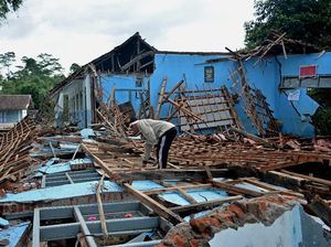 Potret Kerusakan-Dampak Fenomena Tanah Bergerak di Jabar