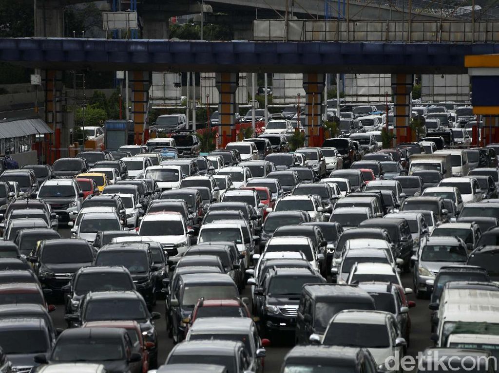 Tarif Tol Makin Mahal, tapi Masih Macet Terus