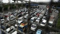 Gegara Banjir, Tol Jagorawi Arah Jakarta Macet Parah
