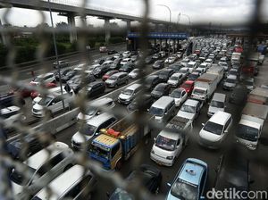 Gegara Banjir, Tol Jagorawi Arah Jakarta Macet Parah