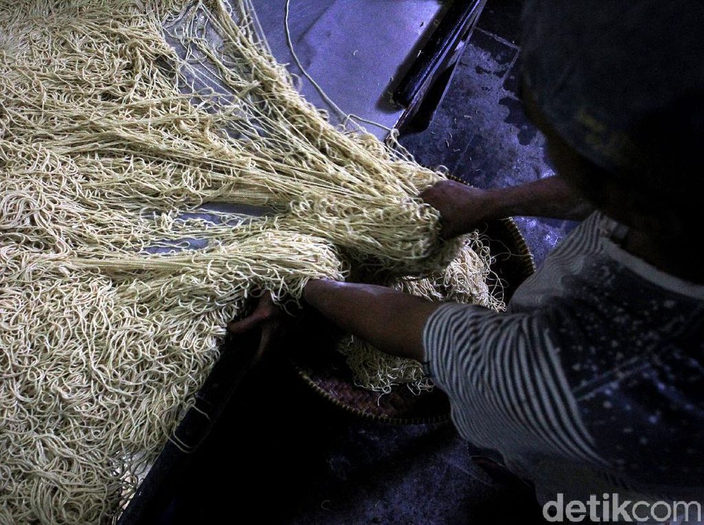 Geliat Produksi Mi Basah yang Legendaris di Yogyakarta Geliat Produksi Mi Basah yang Legendaris di Yogyakarta