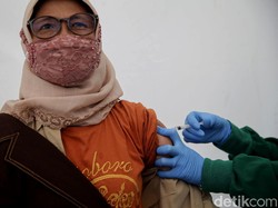 Selain Lansia, Ini Kelompok Profesi Penerima Vaksin Tahap II
