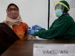 Kemenkes Jelaskan Dua Alur Pendaftaran Vaksin COVID-19 Lansia di RI