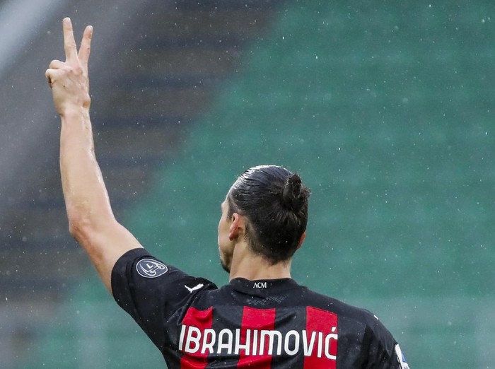 AC Milan's Zlatan Ibrahimovic celebrates after scoring the opening goal during the Serie A soccer match between AC Milan and Crotone at the San Siro stadium in Milan, Italy, Sunday, Feb. 7, 2021. (AP Photo/Antonio Calanni)