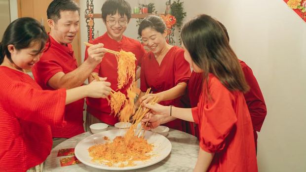 Imlek: Tradisi Sambut Musim Semi dengan Makan Bareng Keluarga