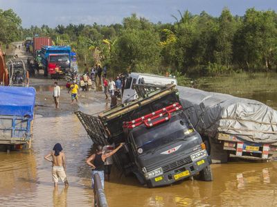 Foto: Pantura Terendam Banjir, Imbas Penurunan Muka Tanah?