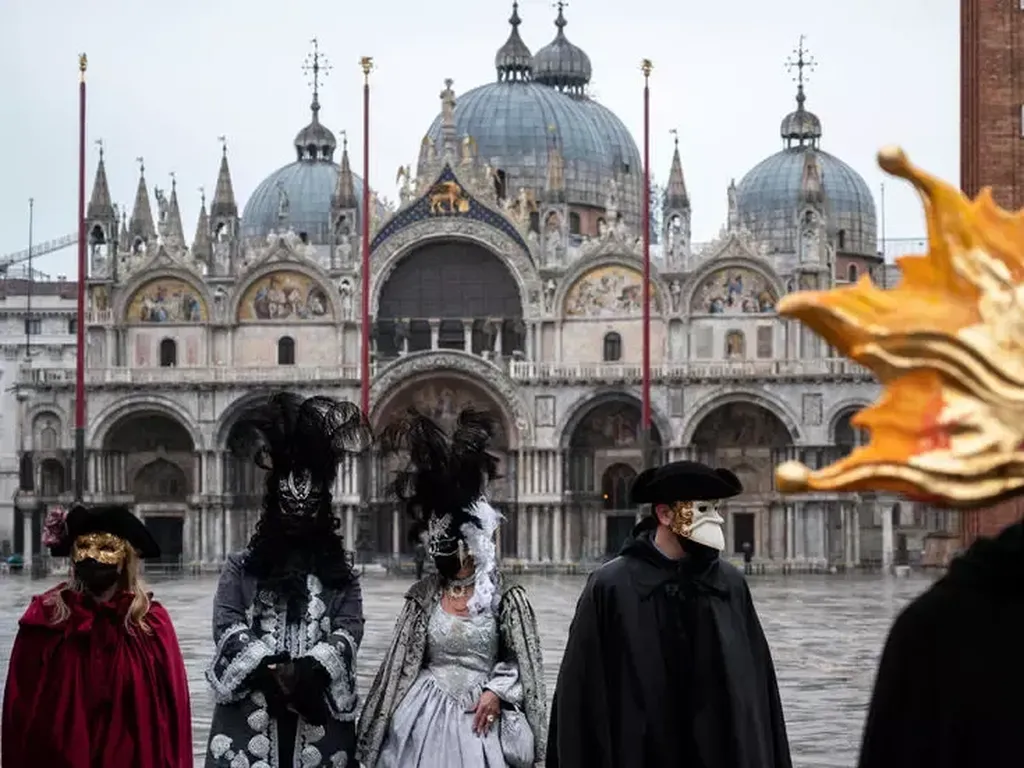 Karnaval Venesia Sepi Tapi Malah Magis