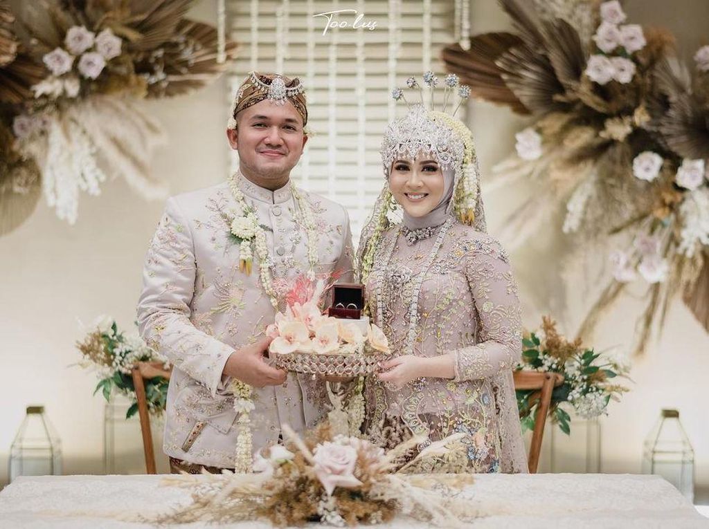 Kesha Ratuliu Tak Kecewa Pernikahannya Dibatasi karena Corona Kesha Ratuliu Tak Kecewa Pernikahannya Dibatasi karena Corona