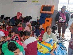 Korban Banjir Indramayu Mengungsi di Stasiun Terisi