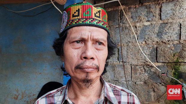 Warga Pejaten Timur, Jakarta Selatan, Suherman mengaku tempat tinggalnya kerap dilanda banjir. Biasa mengungsi ke masjid, namun tak bisa lagi di tengah pandemi virus corona.