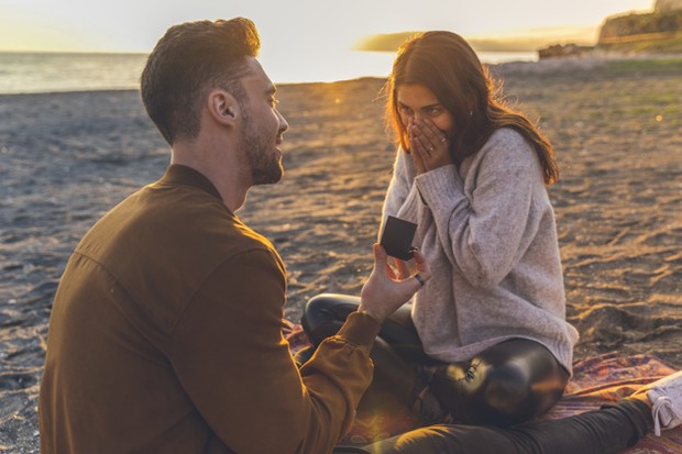 Seorang astrolog mengatakan, jika beberapa Leo yang beruntung bisa meresmikan hubungannya di hari Valentine ini dan akan membawa hubungan mereka ke level berikutnya.