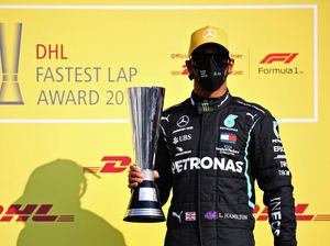 Akhirnya! Lewis Hamilton Teken Kontrak Baru di Mercedes Akhirnya! Lewis Hamilton Teken Kontrak Baru di Mercedes