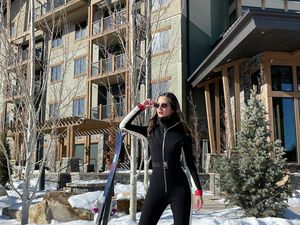 Foto: Nia Ramadhani Liburan di Tengah Salju