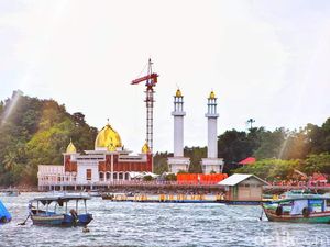 Mengenal Masjid Terapung di Painan Sumbar yang Sempat Viral