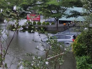 6 Mobil-22 Motor Terendam di Kompleks RSI Semarang, Belum Jelas Pemiliknya