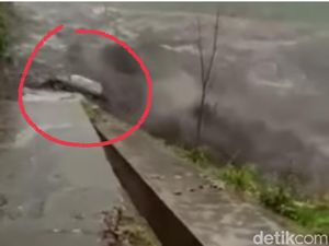 Mobil Terseret Lahar Dingin Semeru, BPBD: Tak Ada Korban Jiwa Mobil Terseret Lahar Dingin Semeru, BPBD: Tak Ada Korban Jiwa