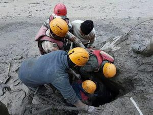 32 Jasad Ditemukan, 170 Masih Hilang Usai Tsunami Himalaya