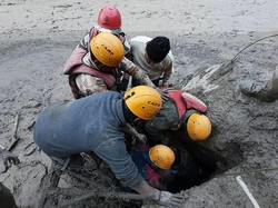 Cerita Dramatis Warga India yang Selamat dari Tsunami Himalaya