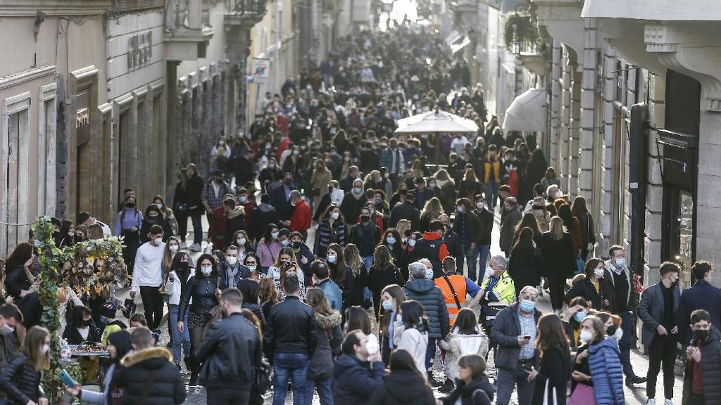 Pembatasan Melonggar, Warga Italia Padati Jalanan Lagi