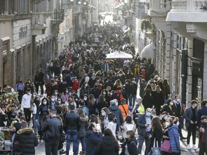 Pembatasan Melonggar, Warga Italia Padati Jalanan Lagi