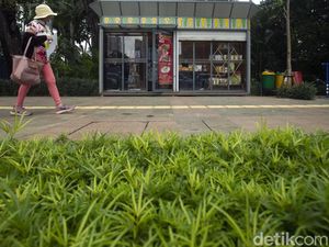 Penampakan Lapak UMKM yang Mejeng di Trotoar Thamrin