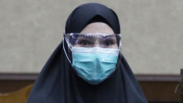 Ekspresi Pinangki Sirna Malasari Saat Divonis 10 Tahun Penjara