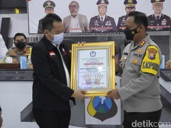 Polres Bojonegoro Terima Penghargaan dari Komnas PA