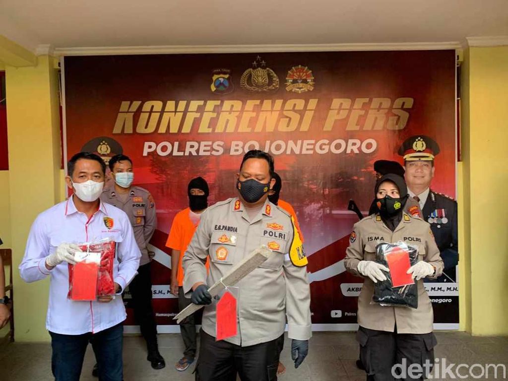 Seorang Pemuda di Bojonegoro Tewas Dikeroyok, Dua Pelaku Diamankan Seorang Pemuda di Bojonegoro Tewas Dikeroyok, Dua Pelaku Diamankan
