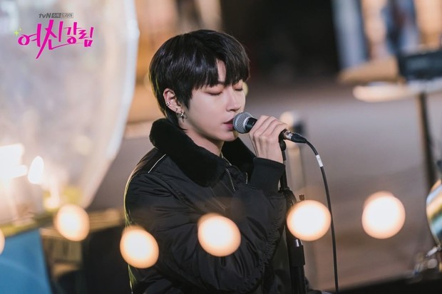 Potongan adegan Hwang In Yeop dalam drama True Beauty.