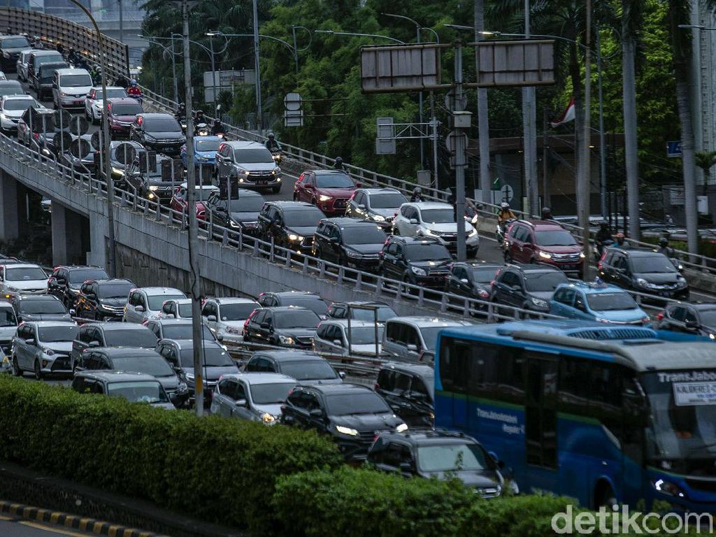 Jakarta Mau Larang Mobil 10 Tahun ke Atas, Rencana Berlaku 2025 Jakarta Mau Larang Mobil 10 Tahun ke Atas, Rencana Berlaku 2025