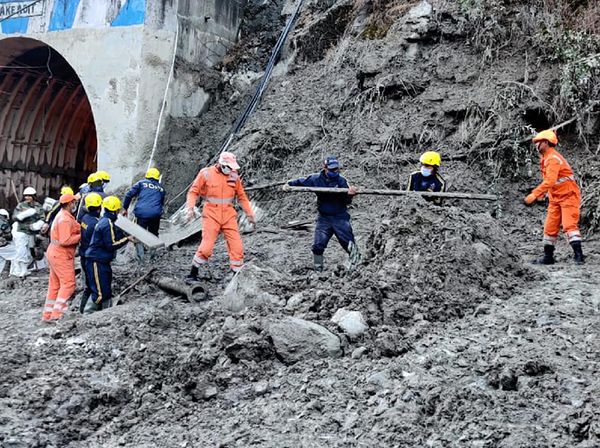 Proses Pencarian Korban Tsunami Himalaya di India Terus Berlanjut