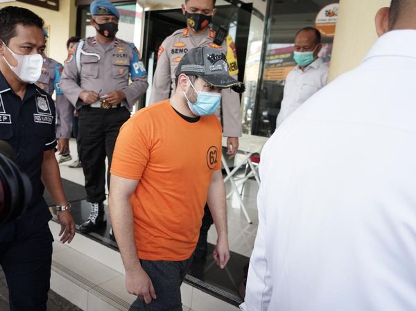 Penampakan Ridho Rhoma Kembali Berbaju Tahanan