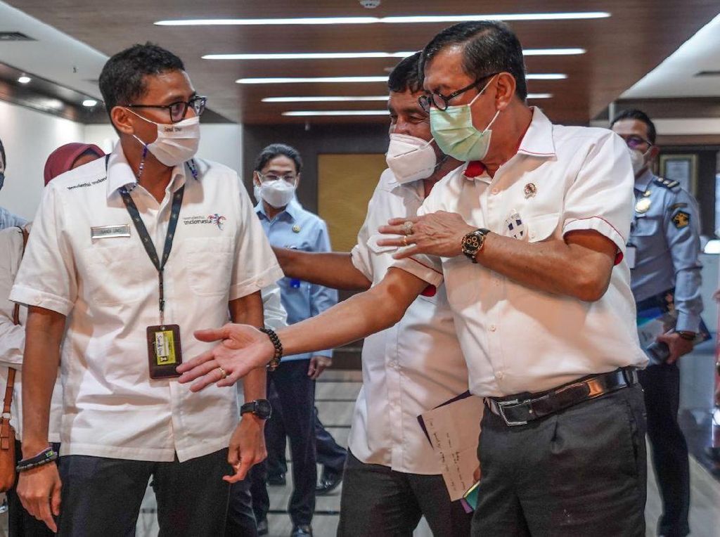 Pemerintah Godok Visa Jangka Panjang untuk Turis Asing Pemerintah Godok Visa Jangka Panjang untuk Turis Asing