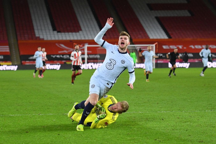 SHEFFIELD, ENGLAND - FEBRUARY 07: Timo Werner of Chelsea is fouled by Aaron Ramsdale of Sheffield United leading to a penalty being awarded during the Premier League match between Sheffield United and Chelsea at Bramall Lane on February 07, 2021 in Sheffield, England. Sporting stadiums around the UK remain under strict restrictions due to the Coronavirus Pandemic as Government social distancing laws prohibit fans inside venues resulting in games being played behind closed doors. (Photo by Oli Scarff - Pool/Getty Images)