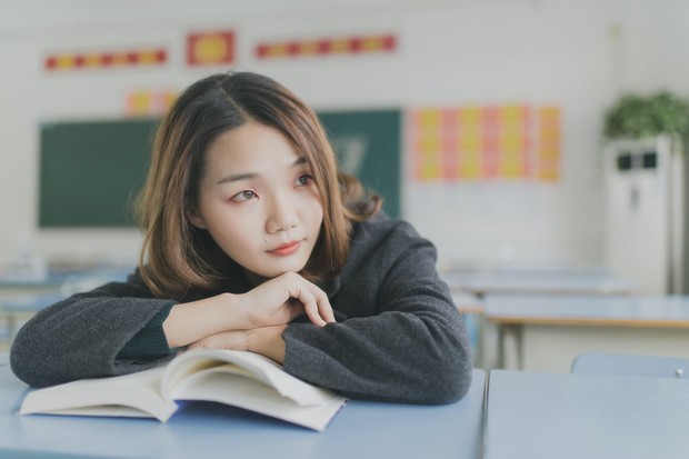 Woman/unsplash.com/sean Kong Jadikan kelebihan teman sebagai motivasi.