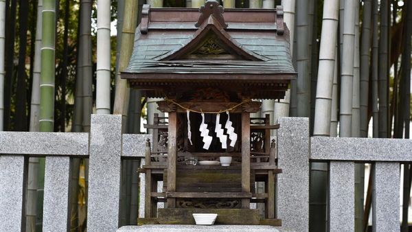 Potret Pintu ke Dunia Lain di Jepang