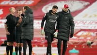 5. Alisson Becker. 252 kali tampil di seluruh ajang, 252 kali sebagai starter, total 22675 menit bermain. Foto: (Getty Images/Pool)