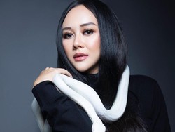 Aura Kasih Heran Kerap Ditanya soal Berondong, Padahal Masih Betah Sendiri Usai Cerai