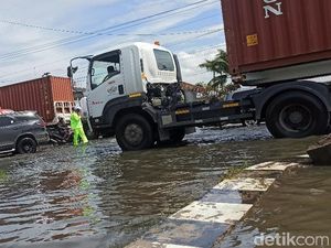 Banjir Rendam Jalur Pantura Demak, Arus Lalin Tersendat