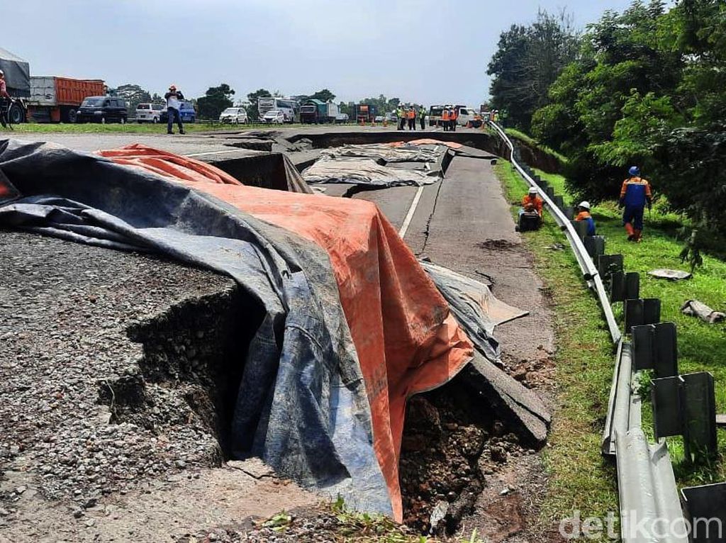 3 Fakta Tol Cipali yang Disebut Anggota DPR Rusak Parah 3 Fakta Tol Cipali yang Disebut Anggota DPR Rusak Parah
