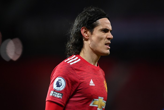 MANCHESTER, ENGLAND - FEBRUARY 06: Edinson Cavani of Manchester United looks on during the Premier League match between Manchester United and Everton at Old Trafford on February 06, 2021 in Manchester, England. Sporting stadiums around the UK remain under strict restrictions due to the Coronavirus Pandemic as Government social distancing laws prohibit fans inside venues resulting in games being played behind closed doors. (Photo by Michael Regan/Getty Images)